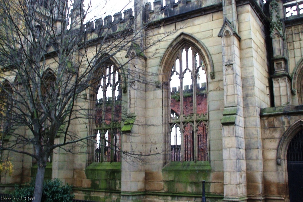 [Church of St Luke (bombed out church in Liverpool) 02[2].jpg]
