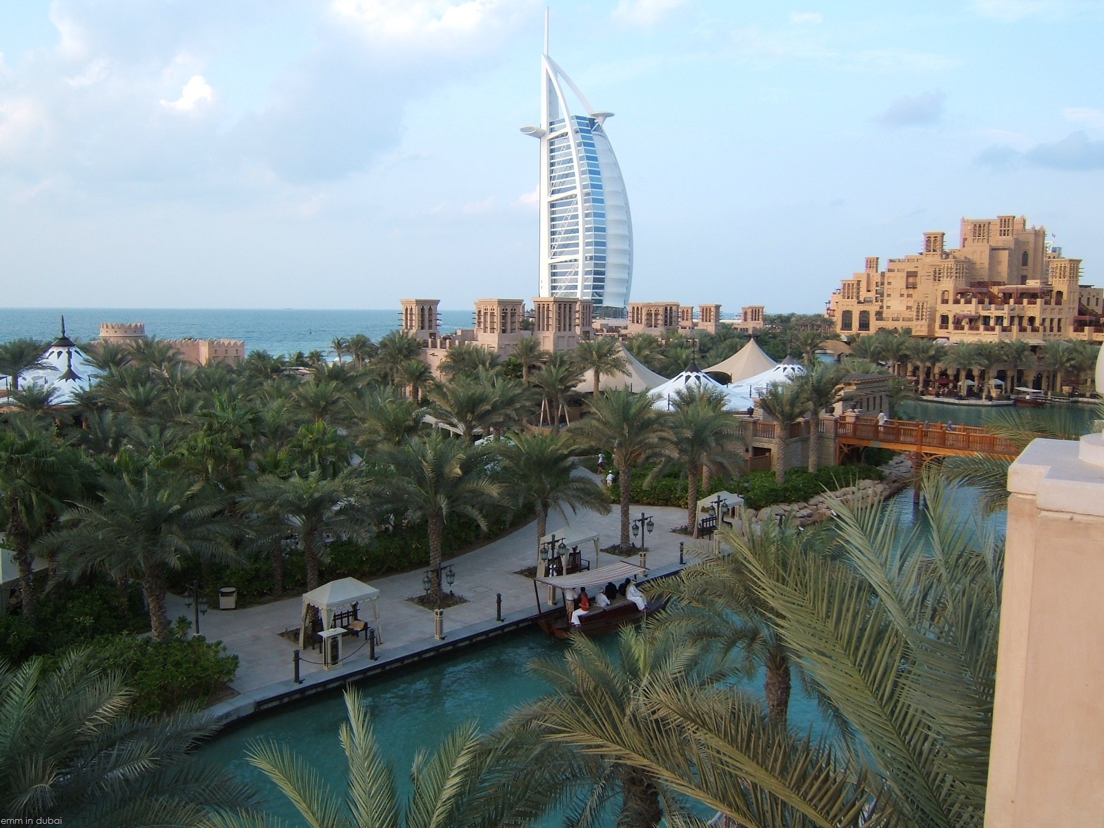 [Burj-al-Arab from Madinat Jumeirah Hotel[3].jpg]