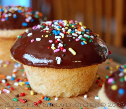 chocolate-glazed-donut-muffin-5