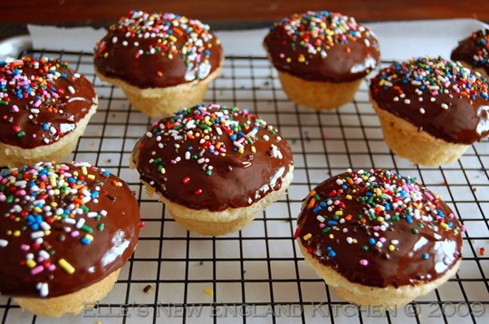 [chocolate-glazed-donut-muffin-2[2].jpg]