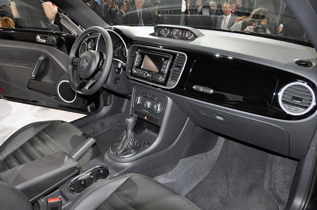[44-2012-vw-beetle-debut[5].jpg]