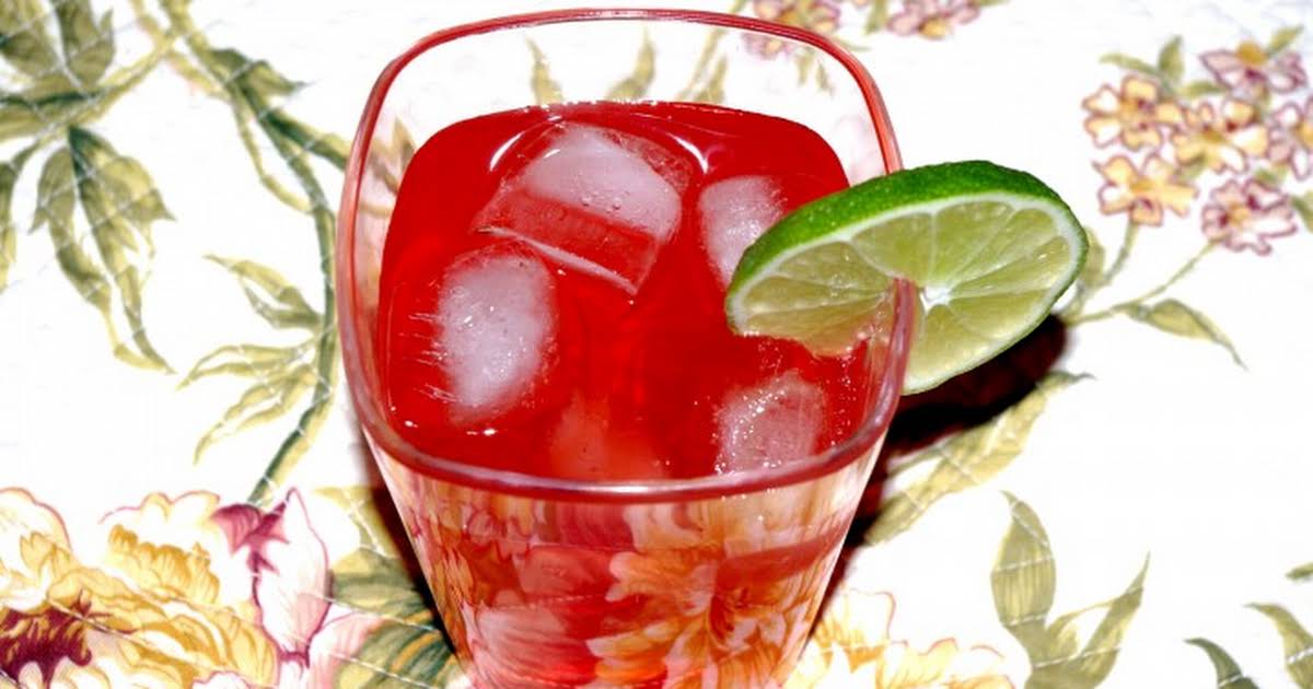 10 Best Drinks with Sweet and Sour Mix and Rum Recipes