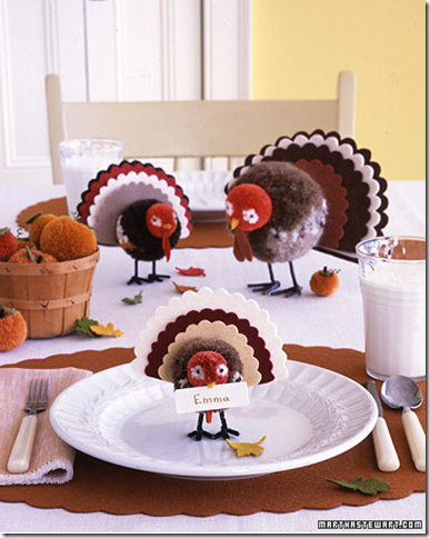 thanksgiving-table-setting-turkey-pom-diy-felt