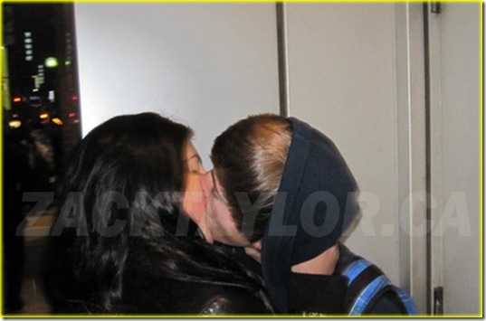 Exclusive-photos-Justin-Beiber-kiss-the-girl