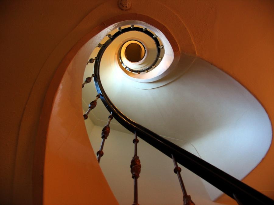 [Spiral Stairway Hotel Amsterdam post by skip[3].jpg]