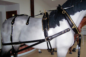 Single English Collar Antique Leather Presentation Horse Harness