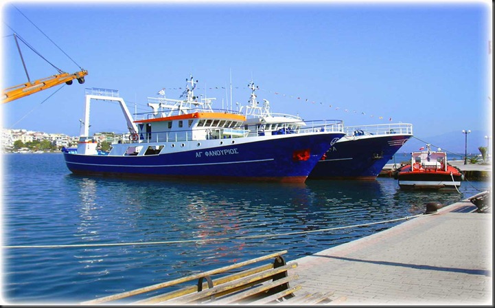 Ανεμότρατες στο λιμάνι Χαλκίδας - Drifters in Port of Chalkis