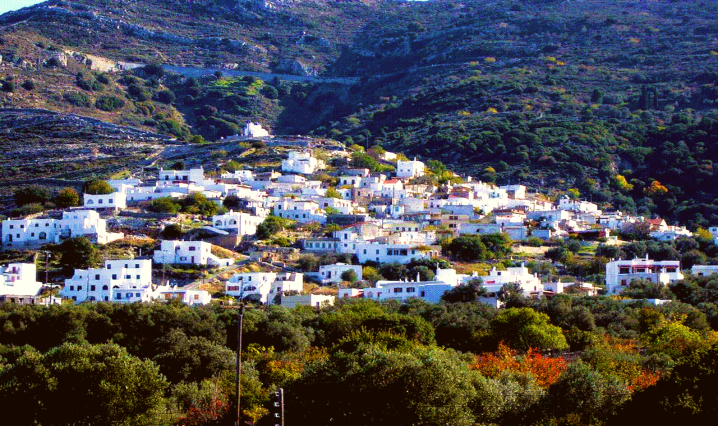 Φιλώτι Ναξου-Φιλώτι, σε υψόμετρο 400 μέτρων του όρους Ζας ,βρίσκεται το χωριό της Νάξου Φιλώτι .Είναι το μεγαλύτερο χωριό της Νάξου αλλά και όλων των Κυκλάδων,