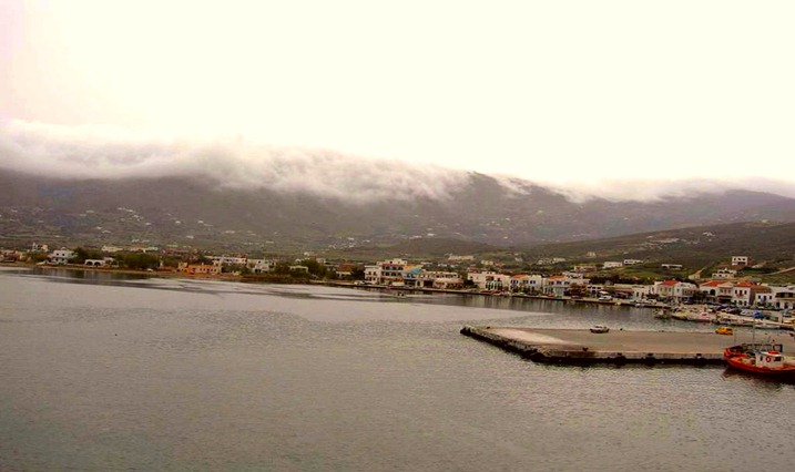 Γαύριο. είναι το λιμάνι της Ανδρου.Βρίσκεται στη βόρεια πλευρά του νησιού και σε απόσταση 30 χλμ. 