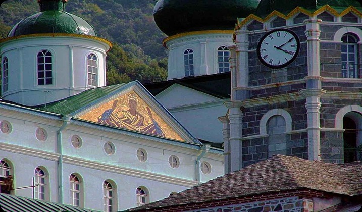 Κεντρική-Μακεδονία-Αγιον Όρος - Ι.Μ. Ιβήρων Λεπτομέρεια από το κεντρικό καμπαναριό. Το κυριακό (κεντρικός ναός), μνημονεύει τη Γέννηση της Θεοτόκου και η ... Δίπλα [+]Η σκήτη του Αγίου Παντελεήμονα ανήκει στην ιερά μονή ... Δίπλα στο κυριακό υπάρχει ένα καμπαναριό τριών αιώνων, μια τραπεζαρία και ένα αρχονταρίκι -σπίτι φιλοξενουμένων-. .... Σκήτη Τιμίου Προδρόμου Ιβήρων.