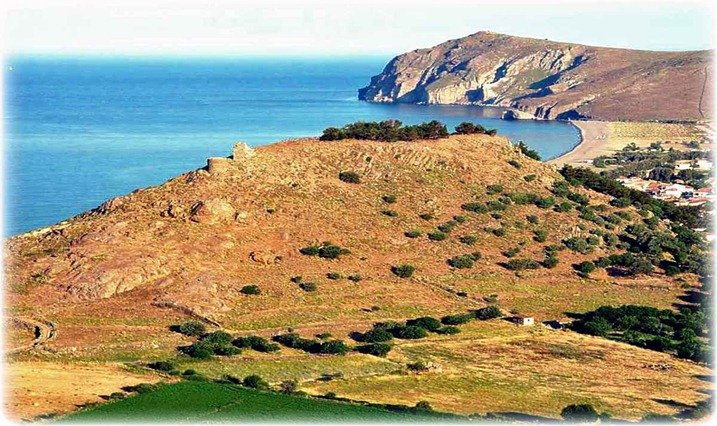 Βόρειο Αιγαίο - Λέσβος - Δήμος Ερεσού- Αντίσσης Σκάλα Ερεσού - Βίγλα . Στη νοτιοδυτική πλευρά της μαγευτικής Λέσβου βρίσκεται η Σκάλα Ερεσού η οποία εκτός από γενέτειρα της αρχαίας ποιήτριας Σαπφούς και των φιλοσόφων Θεοφράστου και Φανία, διαθέτει μια από τις πιο όμορφες παραλίες της Ελλάδας (βραβευμένη από την Ε.Ε. για πολλά συνεχή έτη). Πλοίο υπάρχει καθημερινά από Πειραιά και κάποιες ημέρες της εβδομάδας από Θεσσαλονίκη και Καβάλα. Επίσης, υπάρχει σύνδεση του νησιού με αλλά νησιά του Αιγαίου. Στη Μυτιλήνη, την πρωτεύουσα του νησιού μπορείτε να φθάσετε με αεροπλάνο από Αθήνα ή Θεσσαλονίκη  