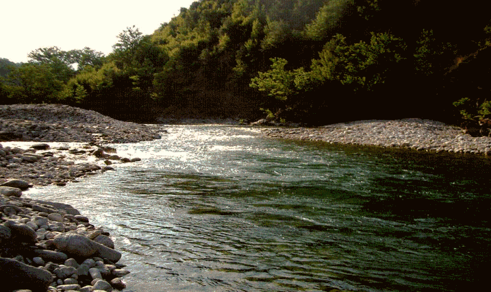 Αχελώος πόταμος. Ο Αχελώος Πηγάζει από την οροσειρά της Πίνδου, μετά από μια διαδρομή 255 χιλιομέτρων εκβάλλει στο Ιόνιο πέλαγος,