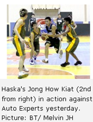 Haska's Jong How Kiat (2nd from right) in action against Auto Experts yesterday. Picture: BT/ Melvin JH