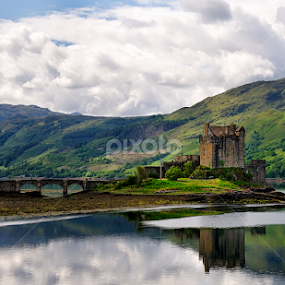 Eilean Donan by Gabriel Catalin - Buildings & Architecture Public & Historical