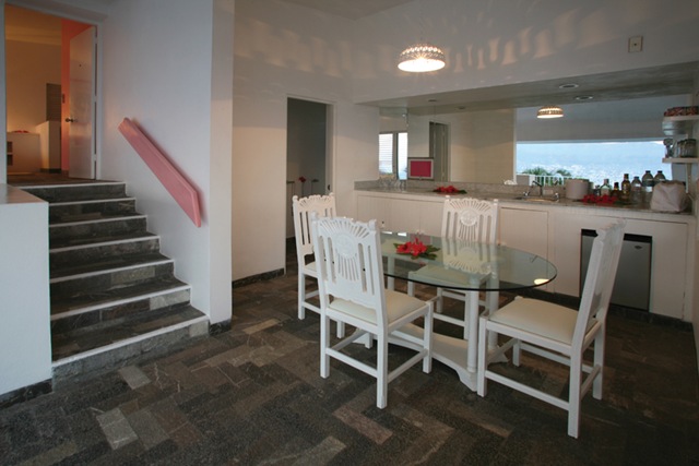 [IMG_3505%20-%20Suite%20with%20Jaccuzi[3].jpg]
