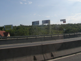 óriásplakátok, vizuális környezetszennyezés, visual pollution, billboards, reklám, maffia
