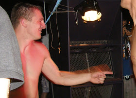 Budapest,  Gödör Klub,  Erzsébet tér,  V. kerület,  Budapest,  techno, buli, parti,  tűzijáték, augusztus 20, Victora Zsolt, Kovács Gergely,   polgármester-jelölt, képek,  fotók, Magyar Kétfarkú Kutya Párt,   kampány, Több Technót a Parlamentbe