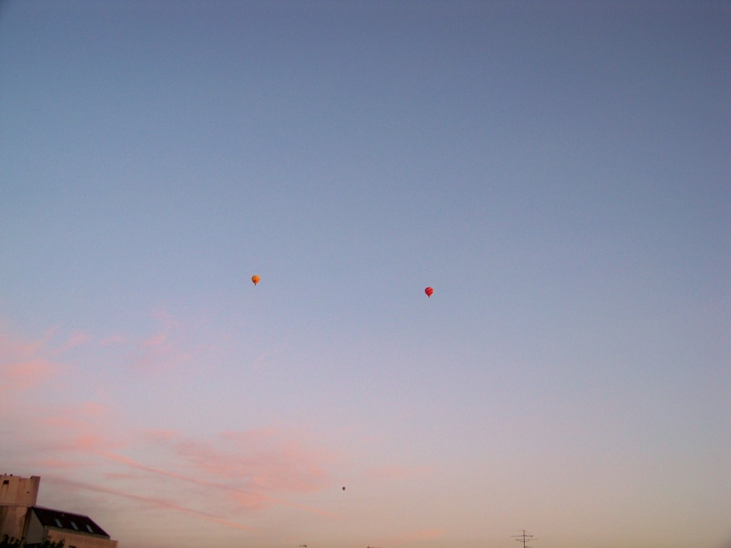 [montgolfieres 1[4].jpg]