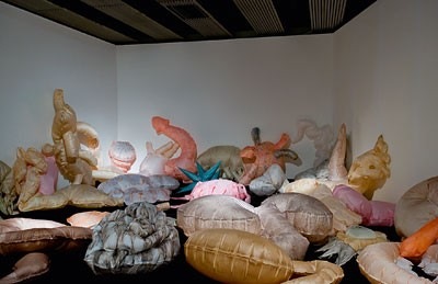 ANNETTE MESSAGER, Inflated, deflated, 2005-2006. Photo (c) Marcus J. Leik