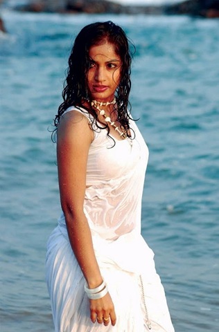 [madavi lata latest movie stills[2].jpg]