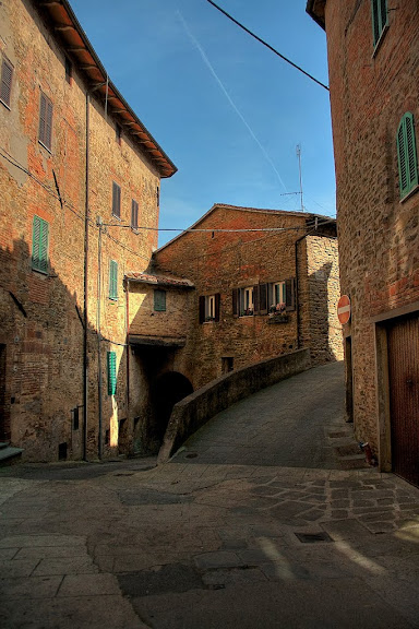 http://lh4.ggpht.com/_tVQwHeJzVw4/TBXGEEOKxLI/AAAAAAAACjk/hRHaeQwodKk/s576/07%20Panicale%2010.jpg