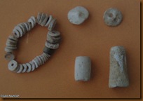 Elementos de adorno encontrados en el Dolmen de La Mina - Artajona