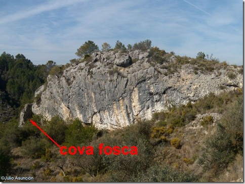 Espolón rocoso donde se encuentra la Cova Fosca