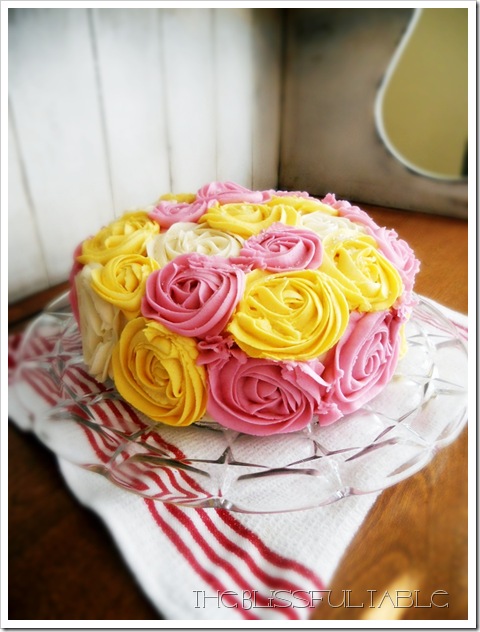 buttercream roses cake 006a