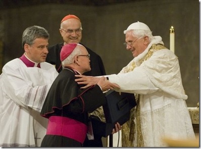Benedicto XVI y Arzobispo Hughes