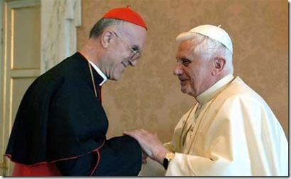 Benedicto XVI con el Cardenal Bertonme