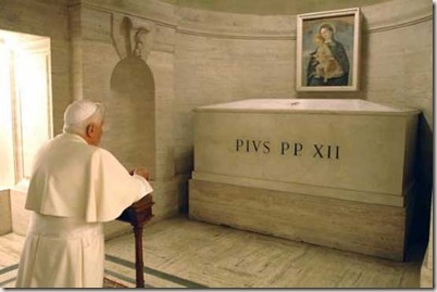 Grottoes-Pius XII tomb-Benedict XVI