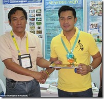 Actor Cesar Montano (right) visited AQD’s booth ,manned by Mr. Rosenio Pagador during the Aquatech 2010 convention