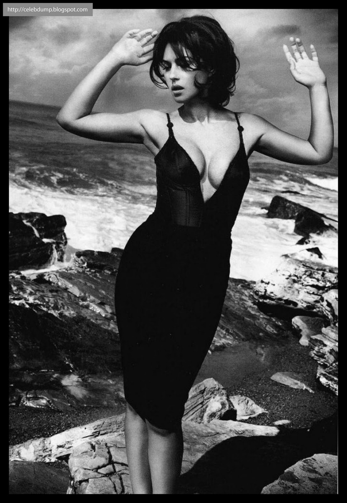 [monica-bellucci-gq-scans-celebdump03.jpg]