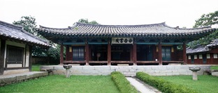 Gyeongju The lecture hall. 'Seoak Seowon'