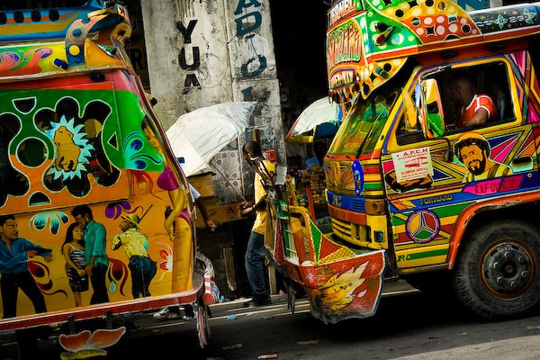 [tap-tap-port-au-prince-02[4].jpg]