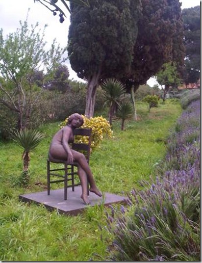 Giacomo Manzù, «Tebe seduta» (1983-2004) installata nel Giardino della Villa Aurea