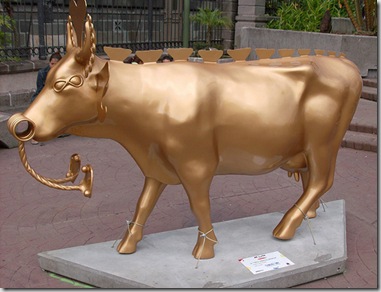 Artista Hugo Pineda - vaca precolombina
