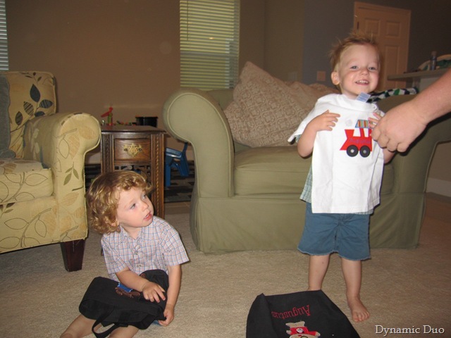 [gus and his train shirt and bag - of course rals had to watch closely!!! (2)[9].jpg]
