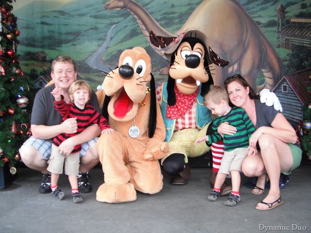 [family with pluto and goofy[5].jpg]