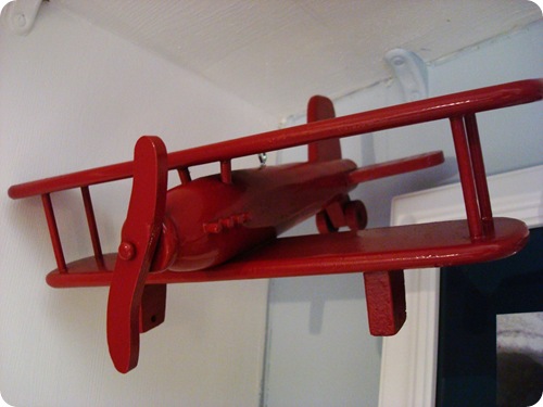Hanging airplanes in kids room