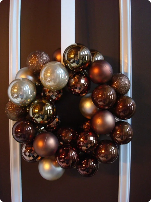 Tips for a DIY ornament wreath 