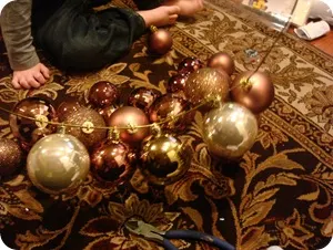 Tips for making an ornament wreath with no fuss