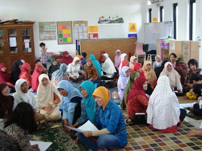 Seminar setengah hari untuk orang tua dengan tema 