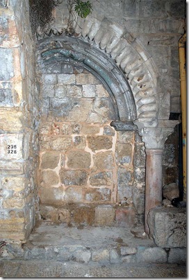 west-gate-holy-sepulchre-20091204-06-800