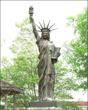 statue grundy