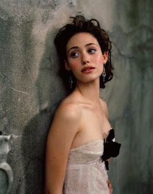 http://lh4.ggpht.com/_xM-5fNj4cQw/S1cQkUfbZII/AAAAAAAAA6Q/zOF0fKGMU90/s640/emmy-rossum_23320.jpg