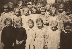 [Week 2009-40 - Schoolfoto Meisjes 1946-47[2].jpg]