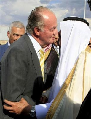 [Juan Carlos besando a Abdalá[8].jpg]