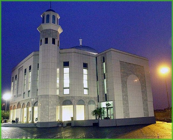 [Baitul Futuh Mosque[1].jpg]