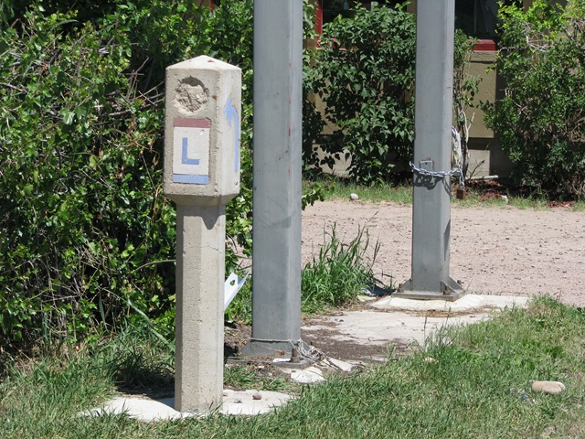 [1585 Lincoln Highway Concrete Marker west of Lyman Wy[2].jpg]